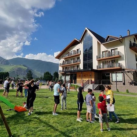 Suatis Resort Kazbegi Eksteriør billede