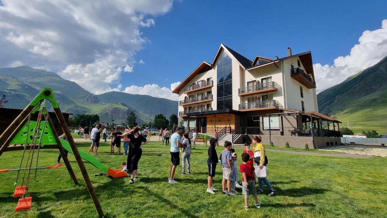 Suatis Resort Kazbegi Eksteriør billede