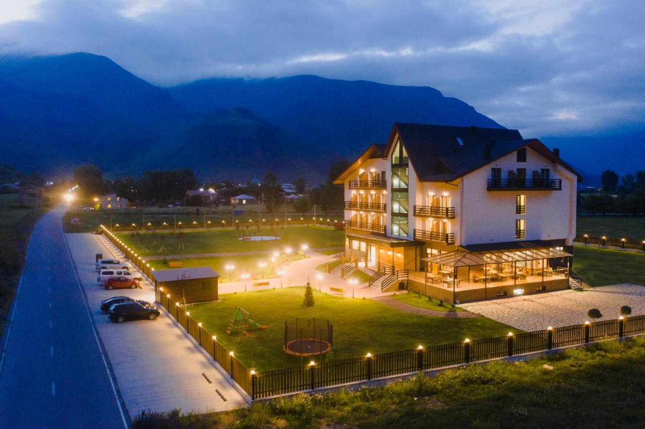Suatis Resort Kazbegi Eksteriør billede