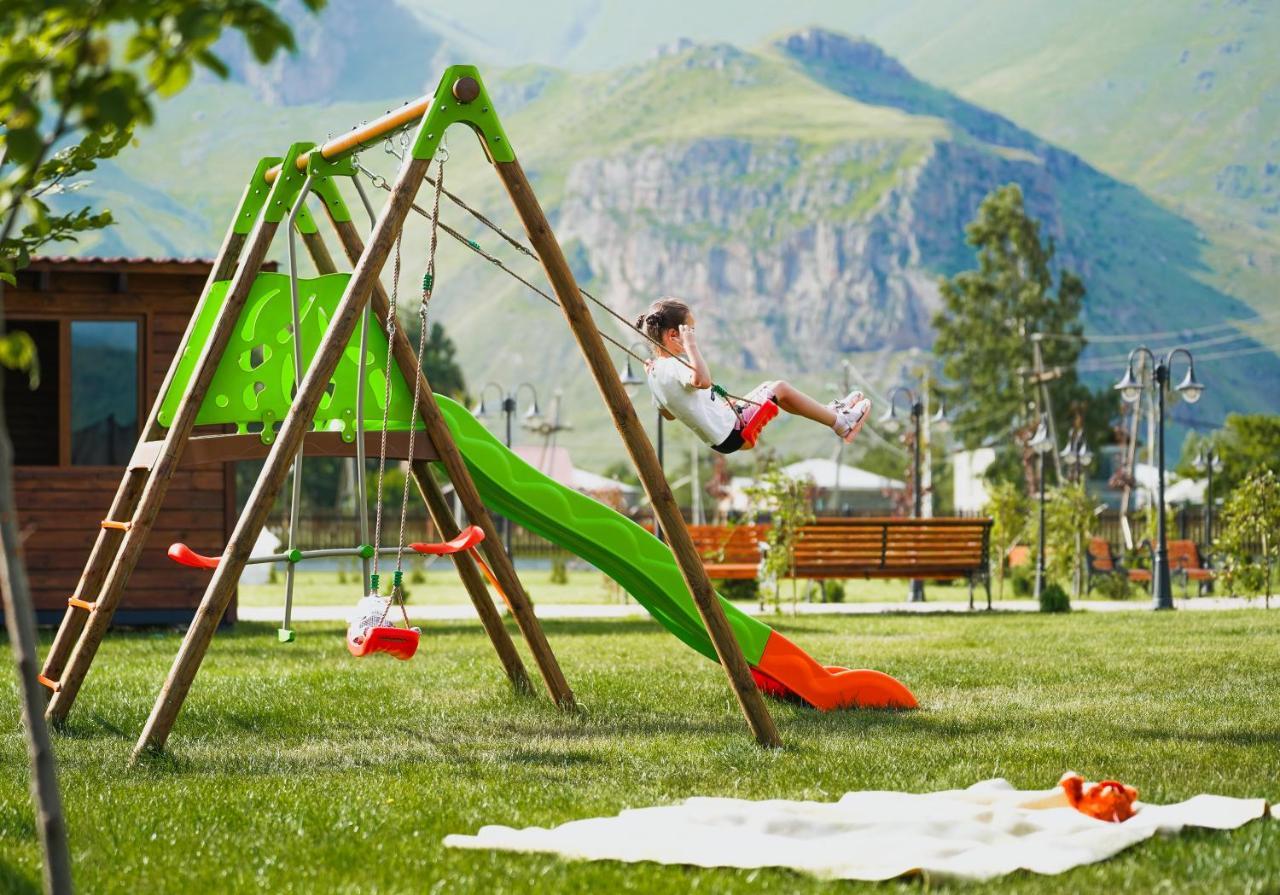 Suatis Resort Kazbegi Eksteriør billede